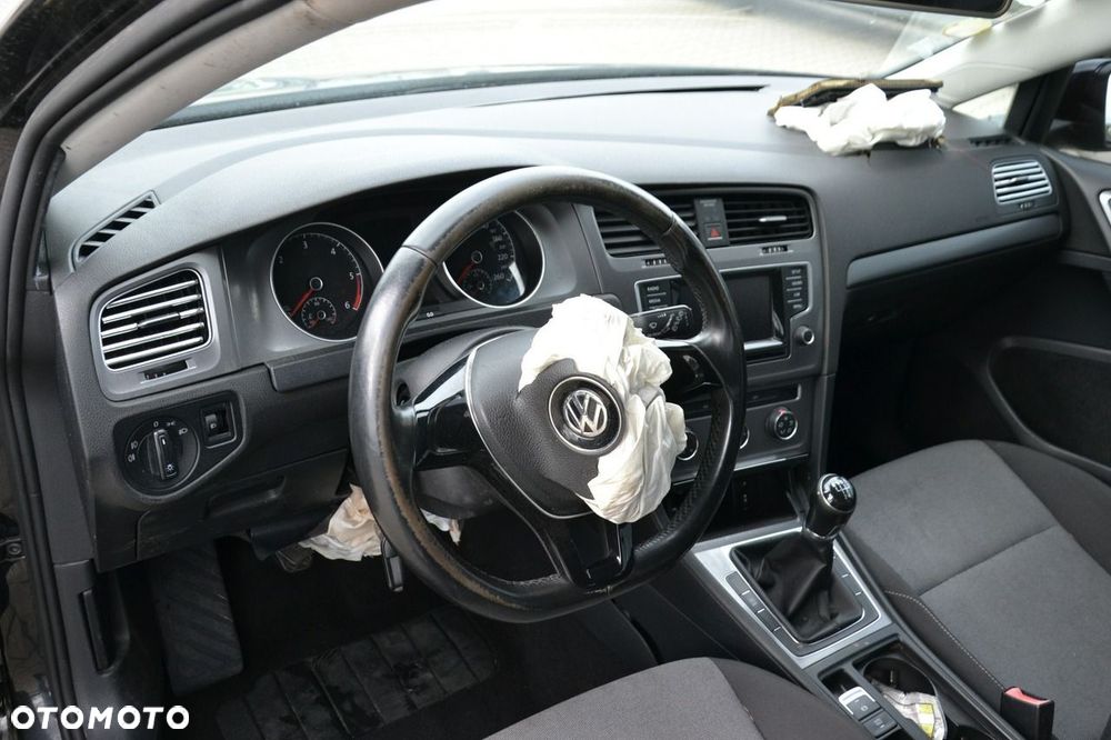 Volkswagen Golf - 10