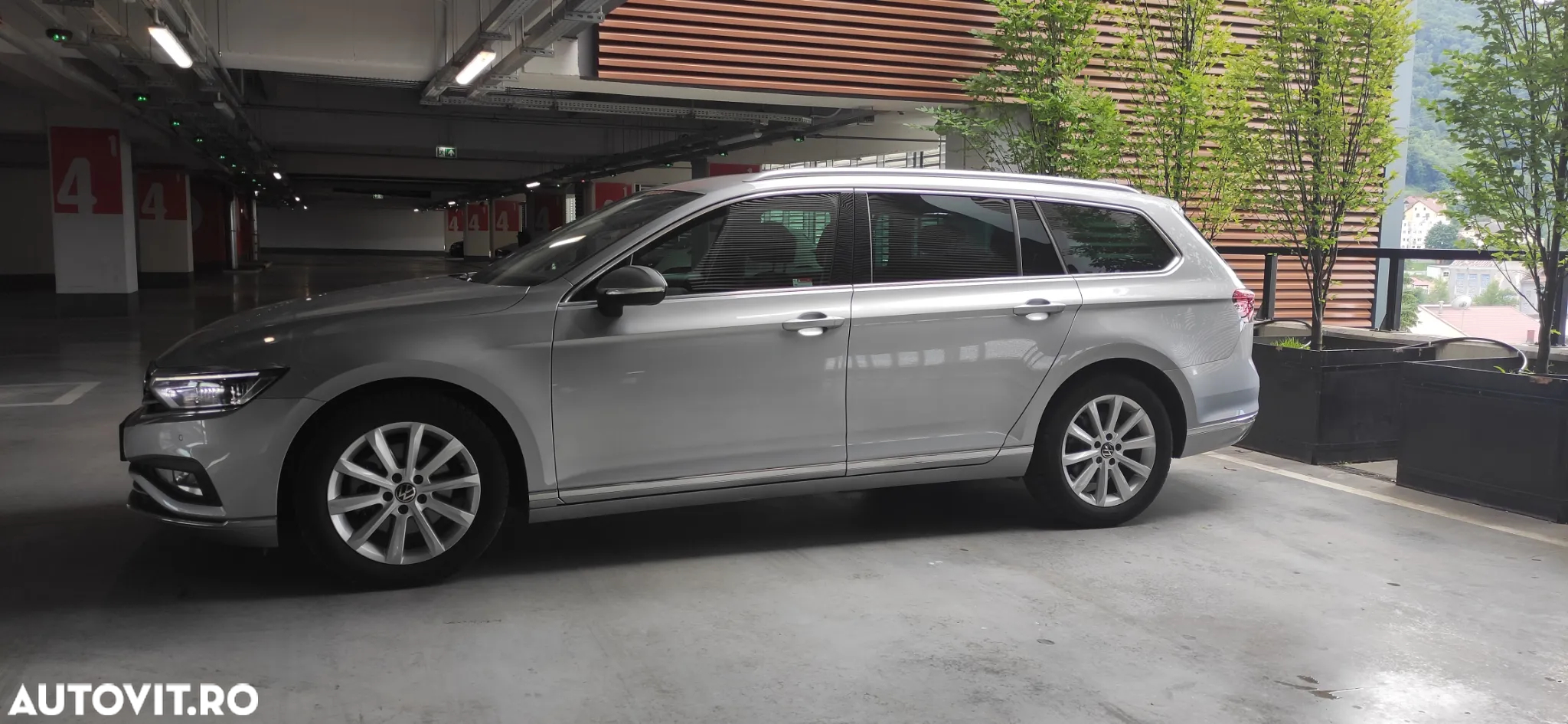 Volkswagen Passat Variant 2.0 TDI SCR DSG Elegance - 4