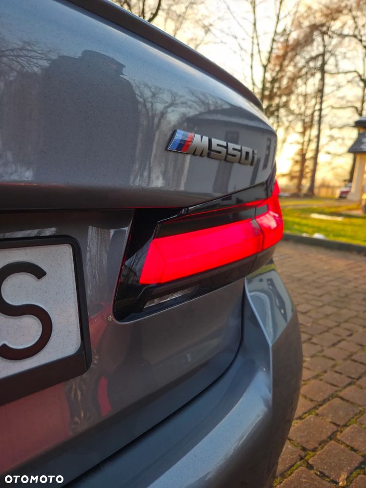 BMW Seria 5 M550i xDrive - 14
