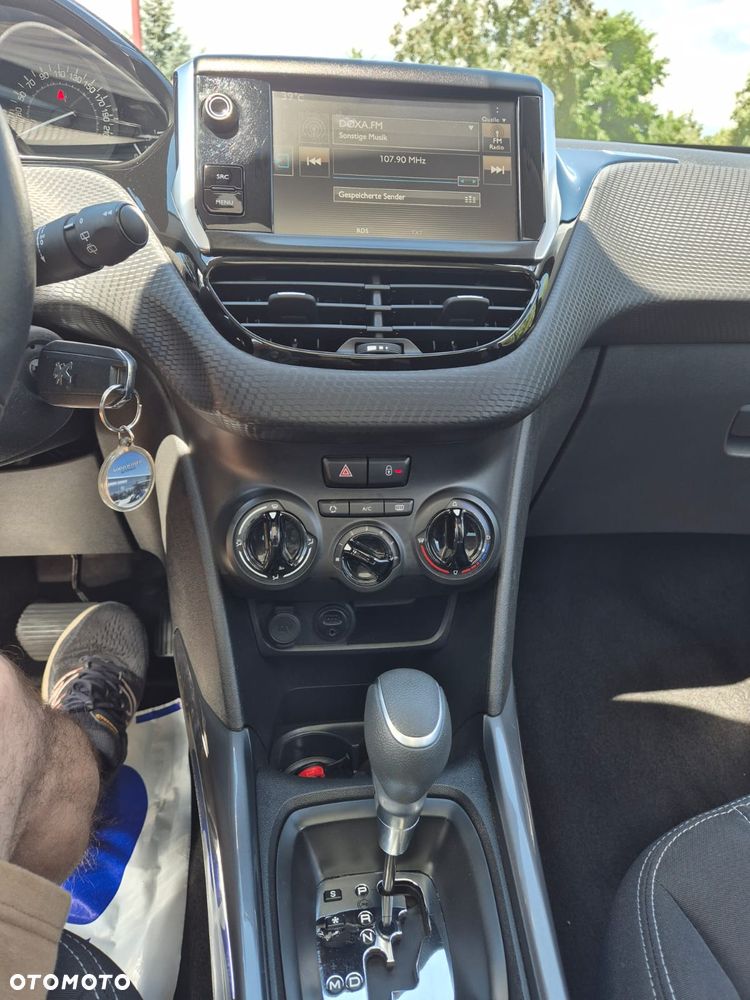 Peugeot 2008 1.2 Pure Tech GPF Allure S&S EAT6 - 25