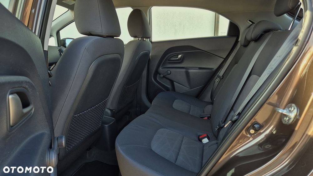 Kia Rio 1.2 L - 8