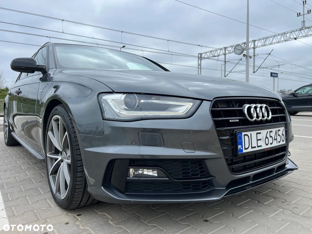 Audi A4 Avant 2.0 TDI DPF quattro S tronic S line Sportpaket - 2