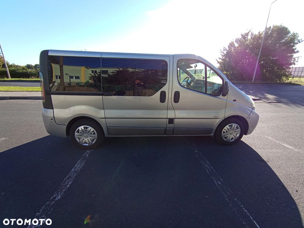 Opel Vivaro DTI Tour - 1