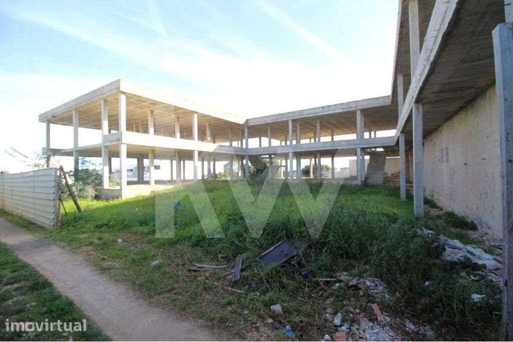 TERRENO URBANO COM 2 100 m2, COM ESTRUTURA, FERREIRAS, ALBUFEIRA - Grande imagem: 3/13