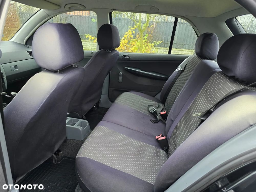 Skoda Fabia 1.4 16V Active - 10