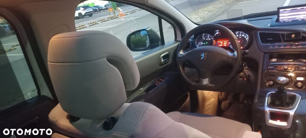 Peugeot 5008 - 8