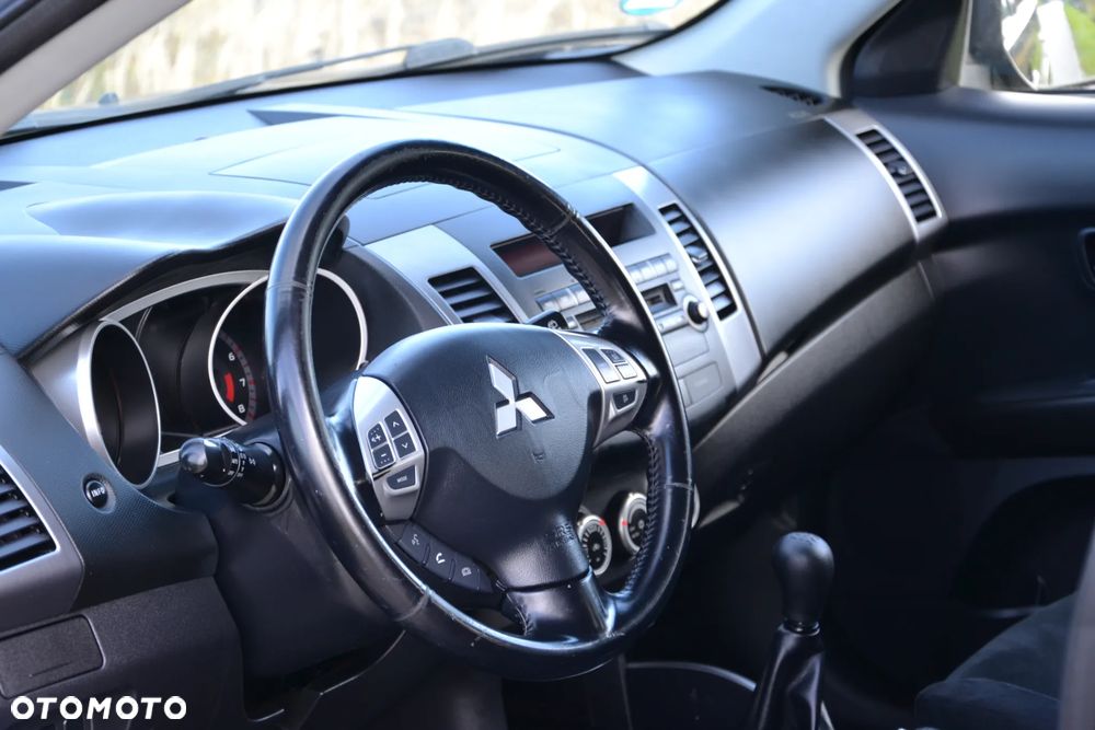 Mitsubishi Outlander 2.4 Invite 2WD - 10