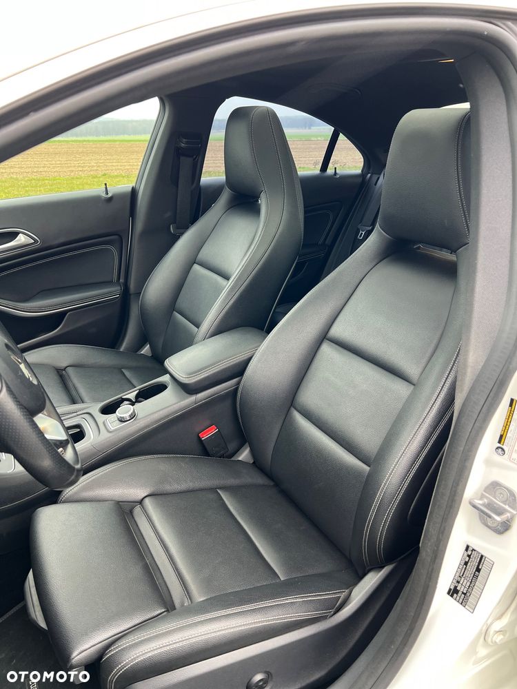 Mercedes-Benz CLA 250 4Matic 7G-DCT - 2