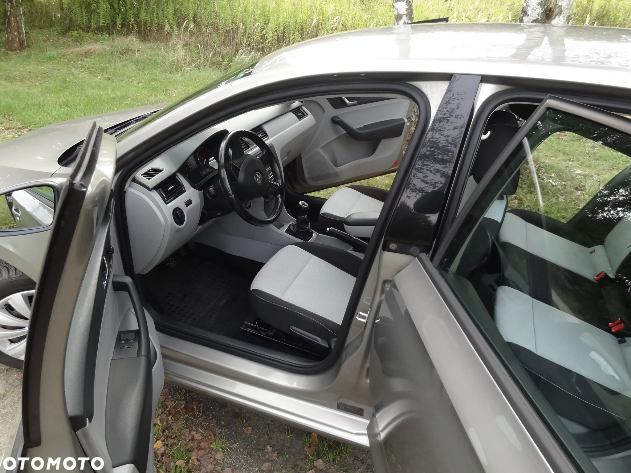 Skoda RAPID 1.2 TSI Active - 10