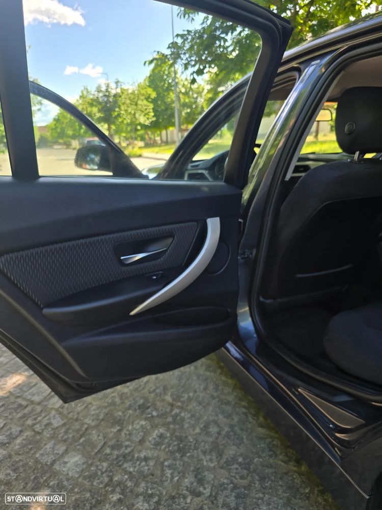 BMW 316 d Sport Line - 14