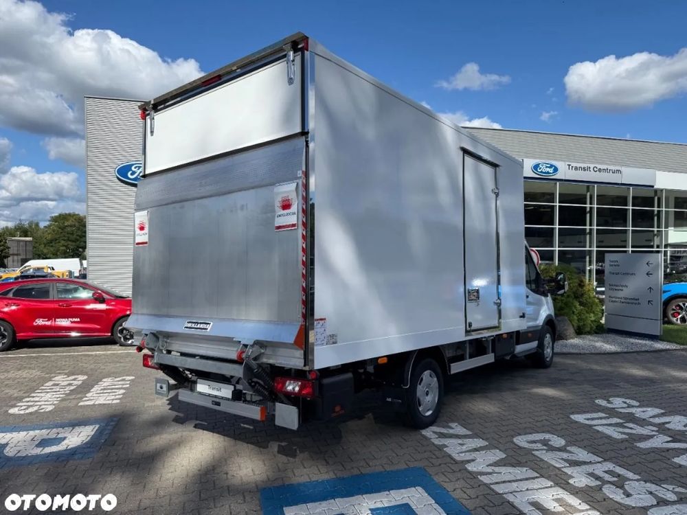 Ford Transit Kontener z windą 4200 mm - 3