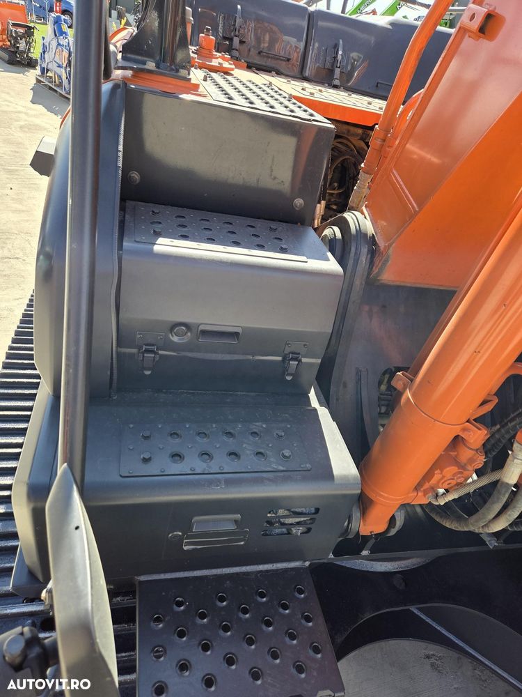 Hitachi ZX210, 23t, cupa NOUA 1,3mc, CUPLA RAPIDA, camere spate si laterale, inst picon, CONSUM MEDIU 9,6l/h, senile 80% ok doar 988h deplasare, 3 pompe hidr HITACHI, antifurt, motor ISUZU, ad sapare 7m, ridica 14t, STARE BUNA,leasing 4ani-83.900 EUR+Tva - 37