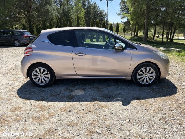 Peugeot 208 - 6