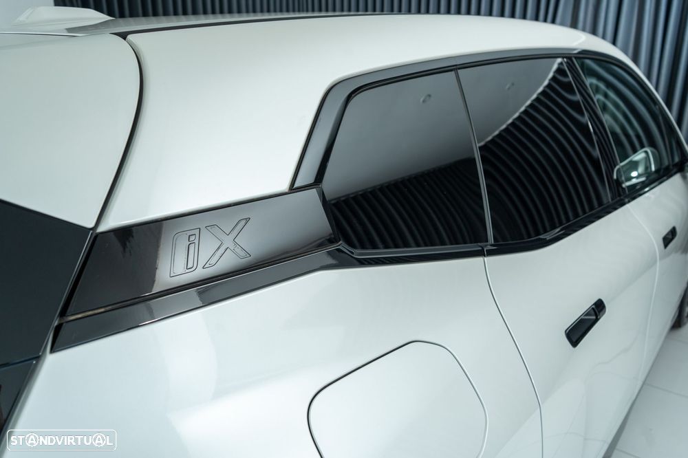 BMW iX xDrive 45 Pack Desportivo - 31