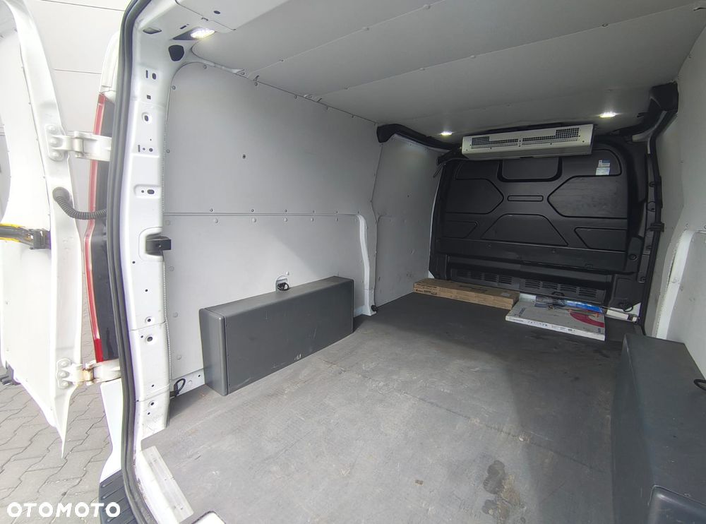Ford TRANSIT CUSTOM - 13