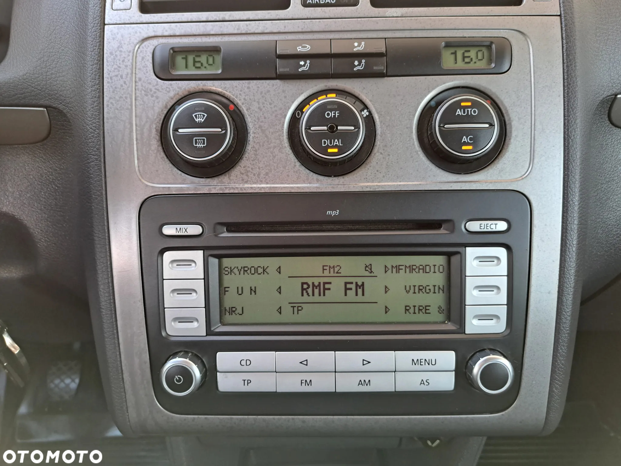 Volkswagen Touran - 22