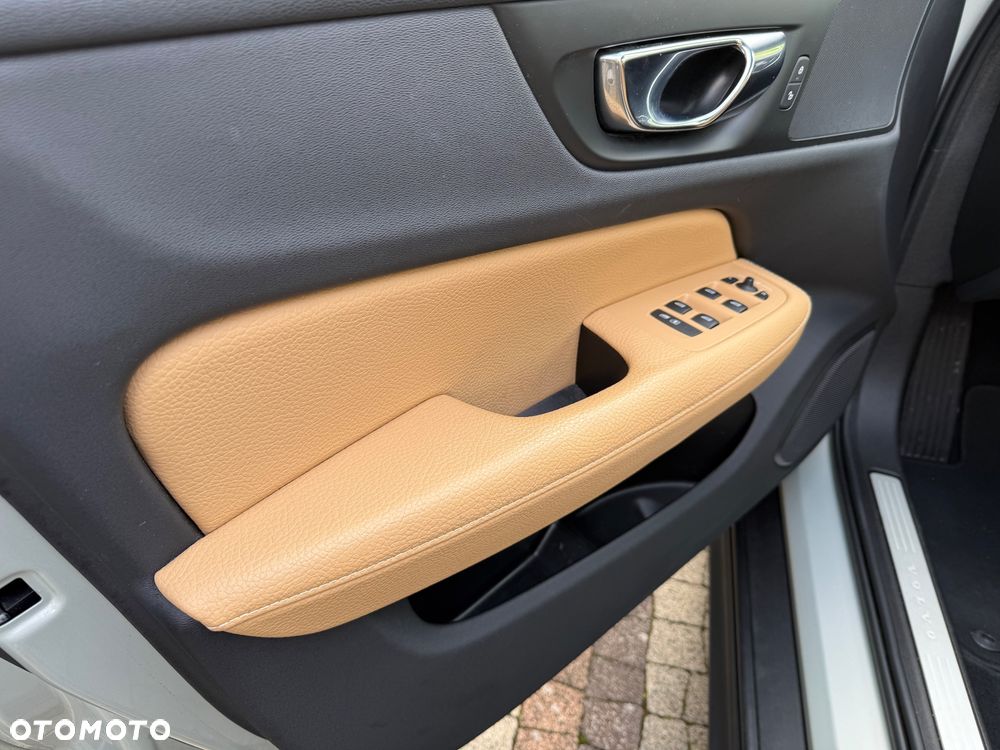 Volvo V60 Cross Country D4 AWD Geartronic Pro - 37
