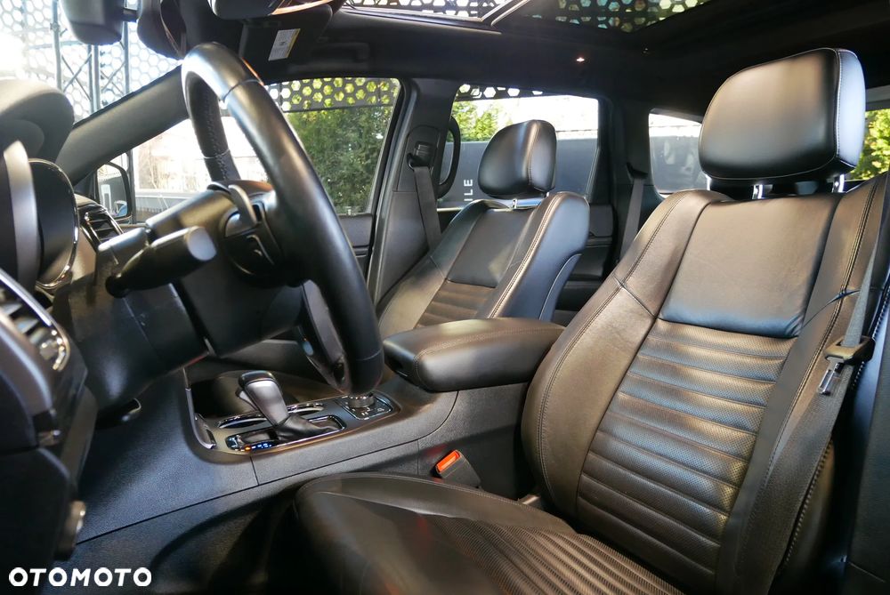 Jeep Grand Cherokee - 12