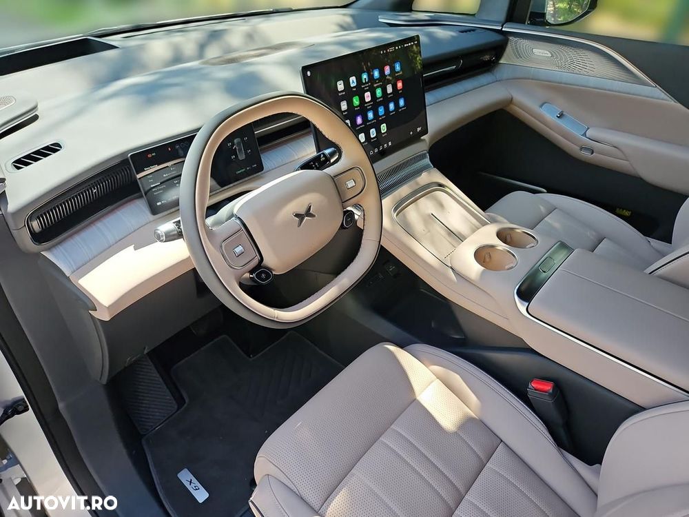 Xpeng G9 - 10