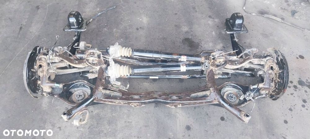 KOMPLETNE ZAWIESZENIE BELKA SANKI TYŁ AUDI A3 8P HB 3D - 2