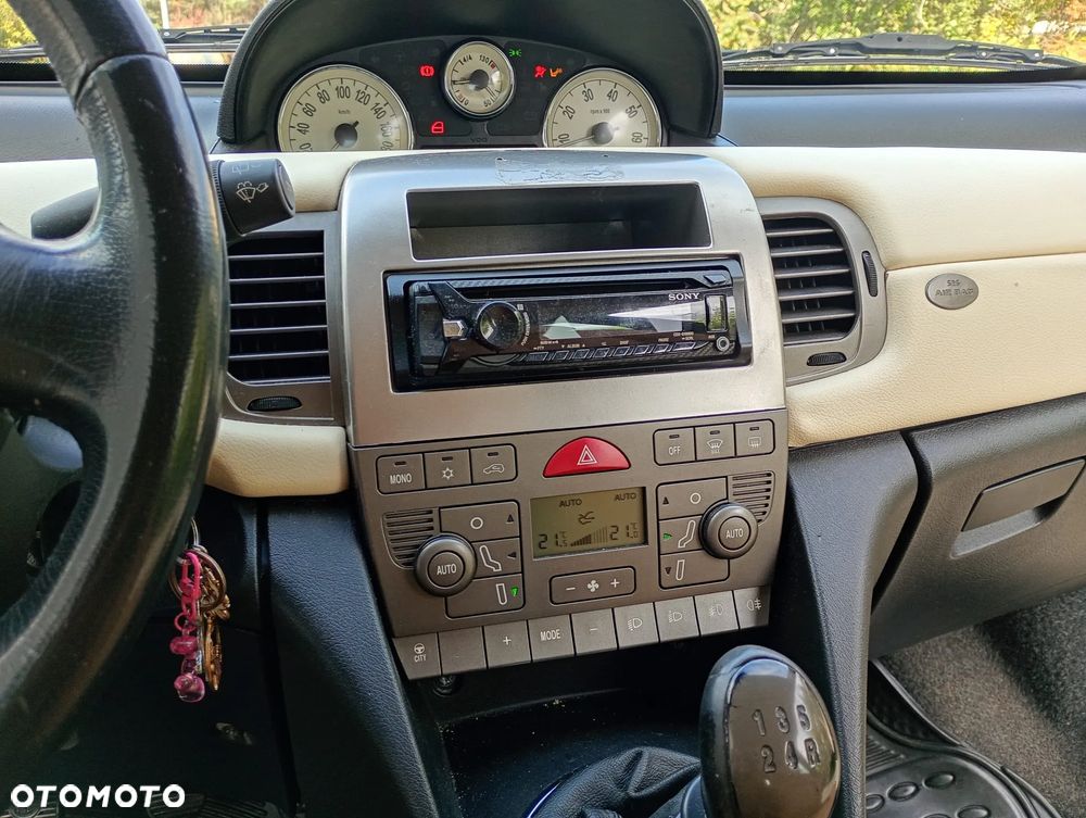 Lancia Ypsilon - 8