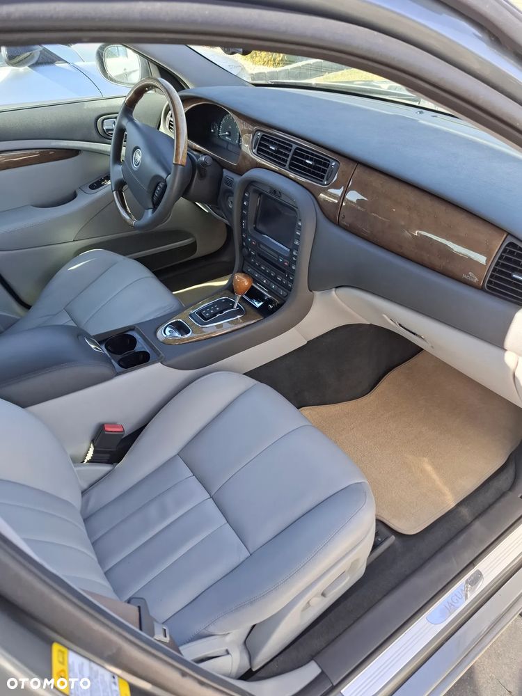 Jaguar S-Type 4.2 V8 - 19