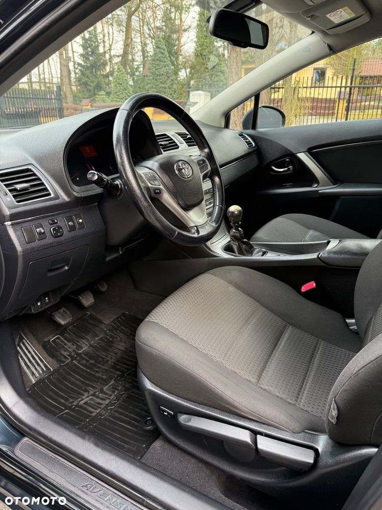Toyota Avensis 1.8 Sol - 16