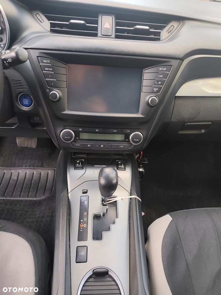 Toyota Avensis 1.8 Premium MS - 21