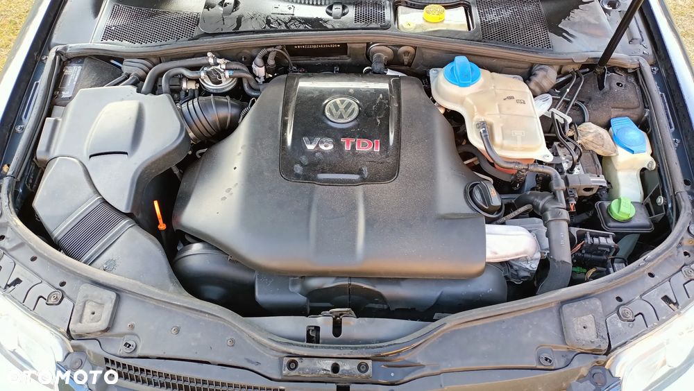 Volkswagen Passat 2.5 TDI 4Mot Highline - 21