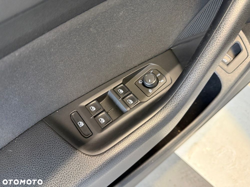 Volkswagen Passat - 20