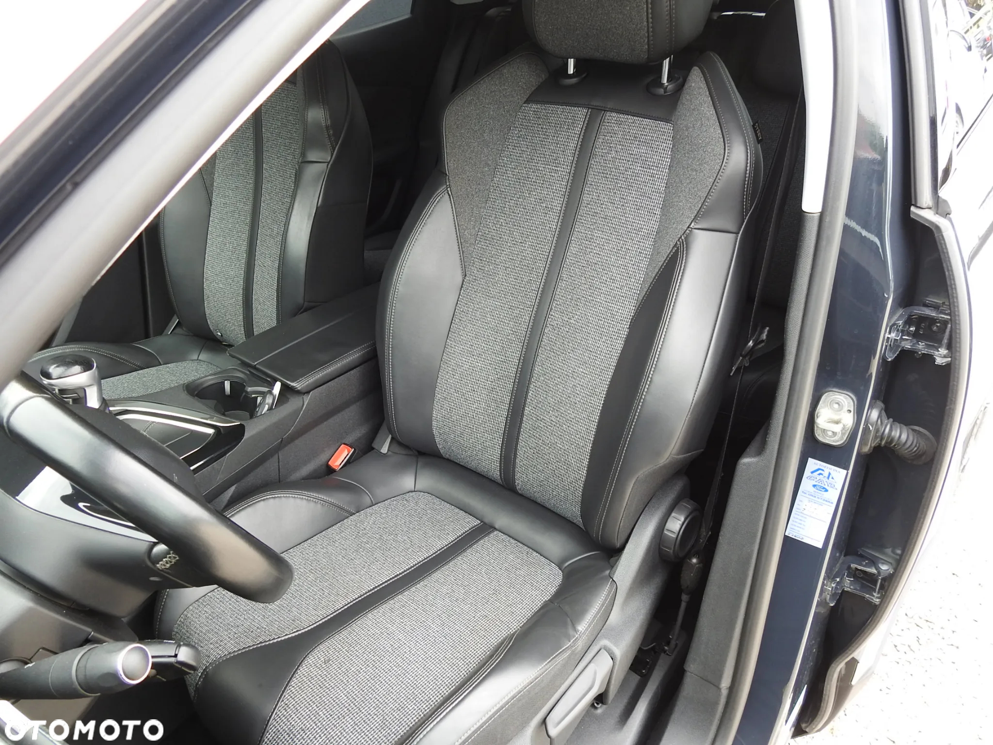 Peugeot 3008 1.6 BlueHDi Allure S&S - 10