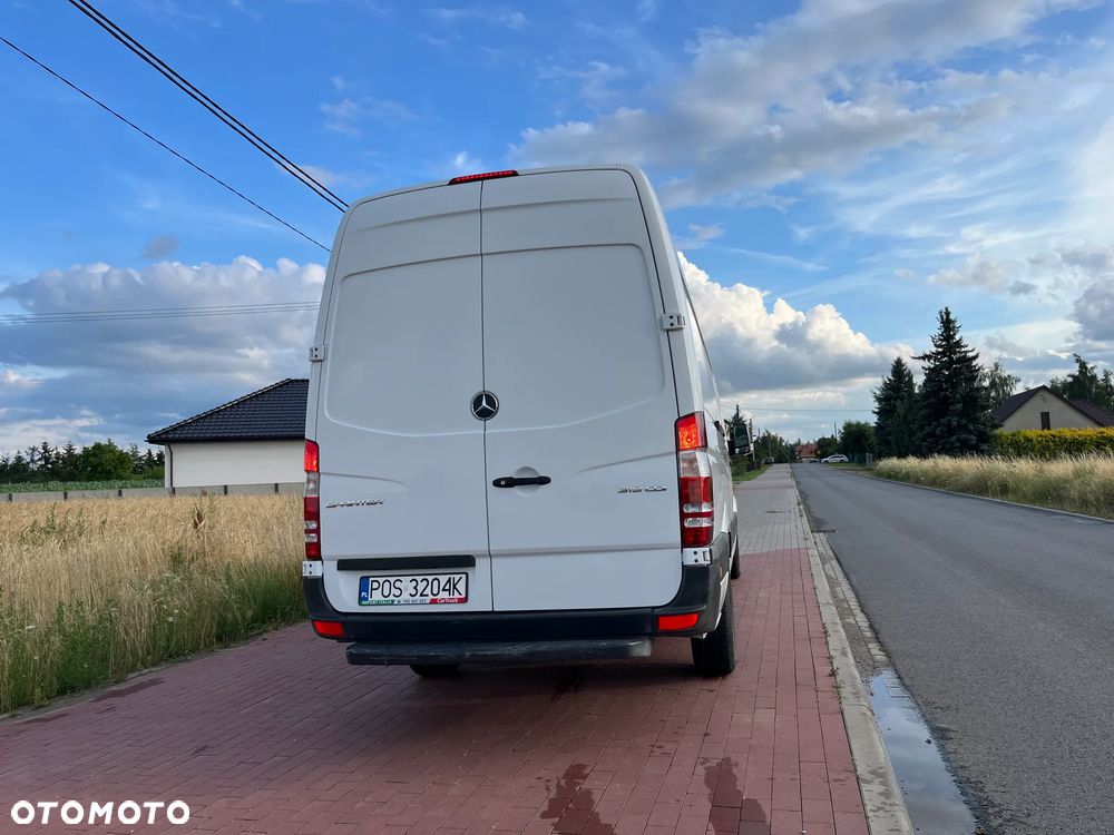 Mercedes-Benz SPRINTER 319 - 5