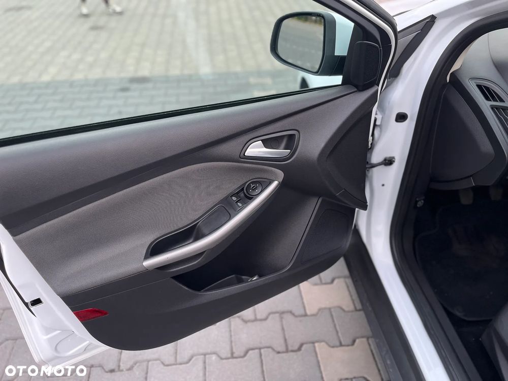 Ford Focus 1.6 Ambiente - 11