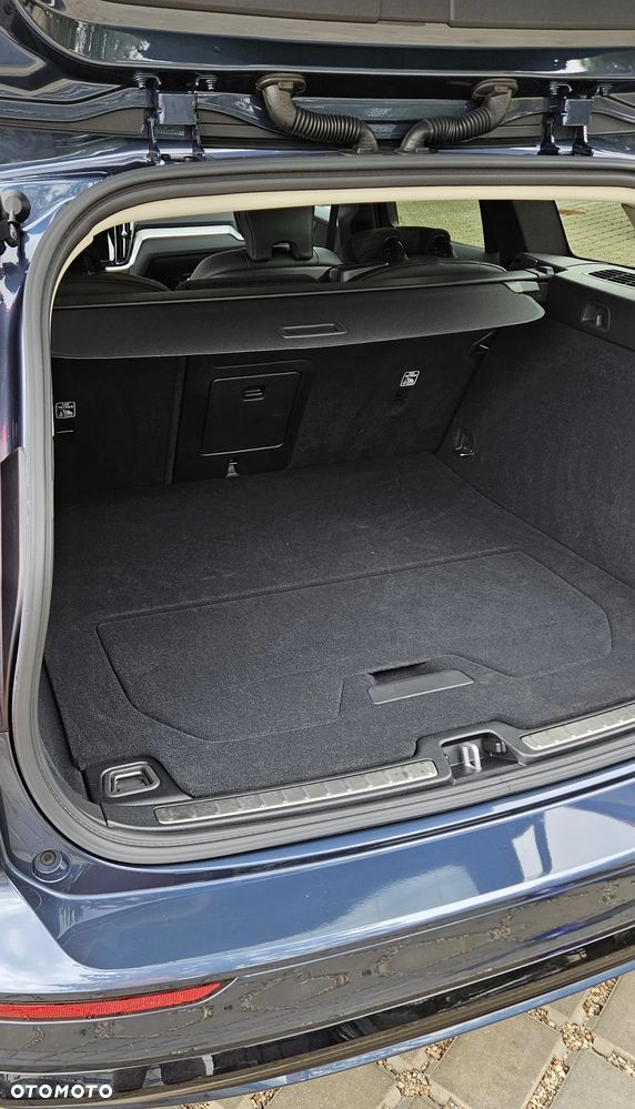 Volvo V60 B4 B DKG Plus Dark - 14