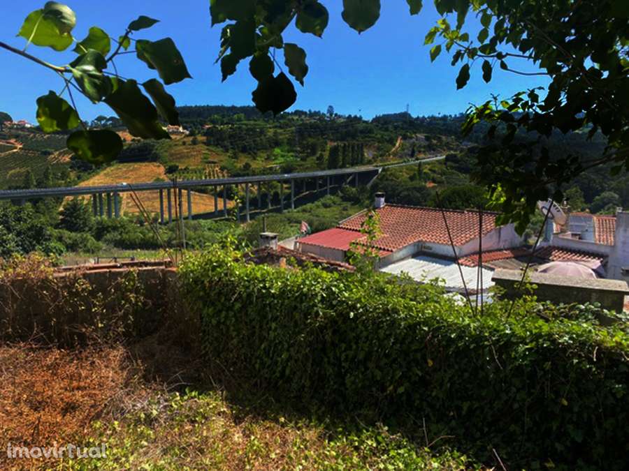 Grande moradia para recuperar, vistas desafogadas, São Gregório - Grande imagem: 4/18