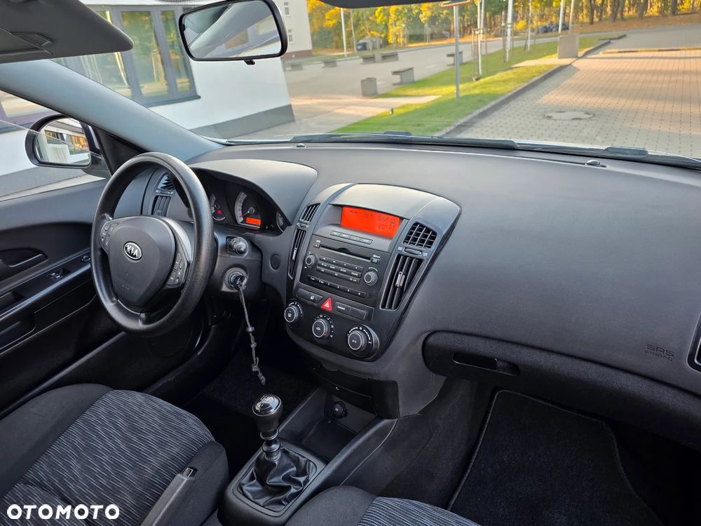 Kia Ceed - 10