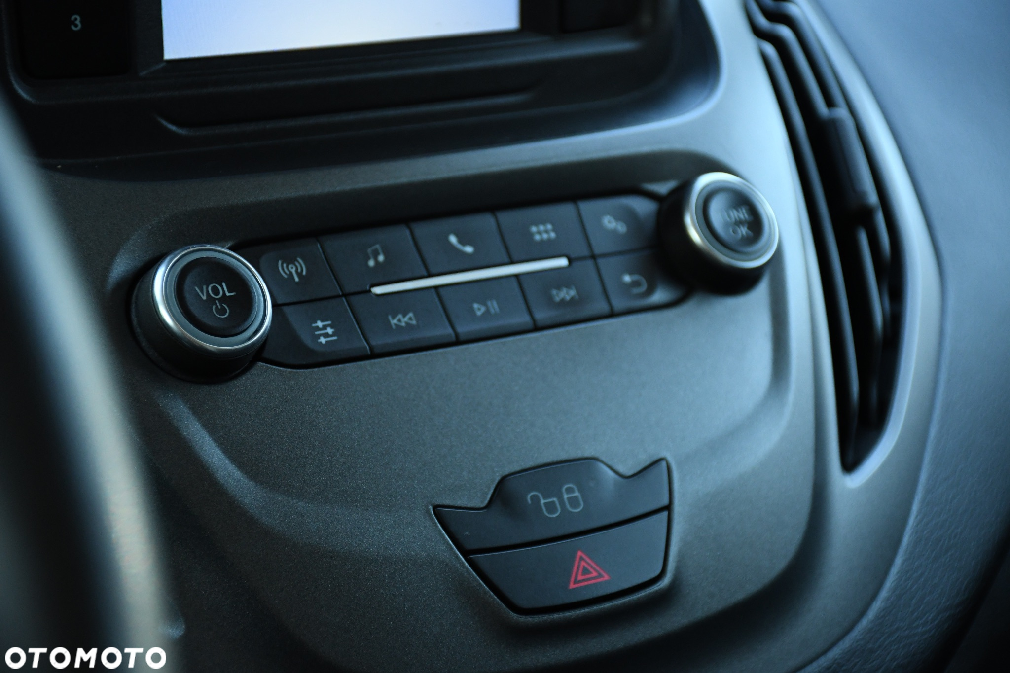 Ford Transit Courier - 22
