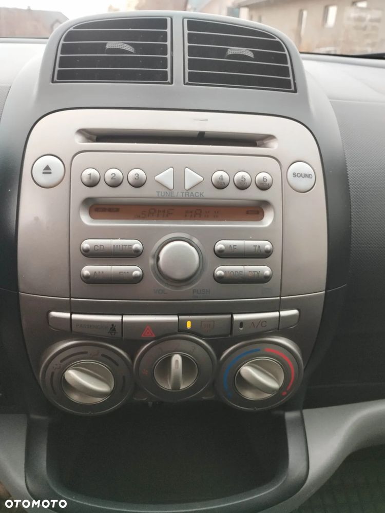 Daihatsu Sirion 1.0 - 9