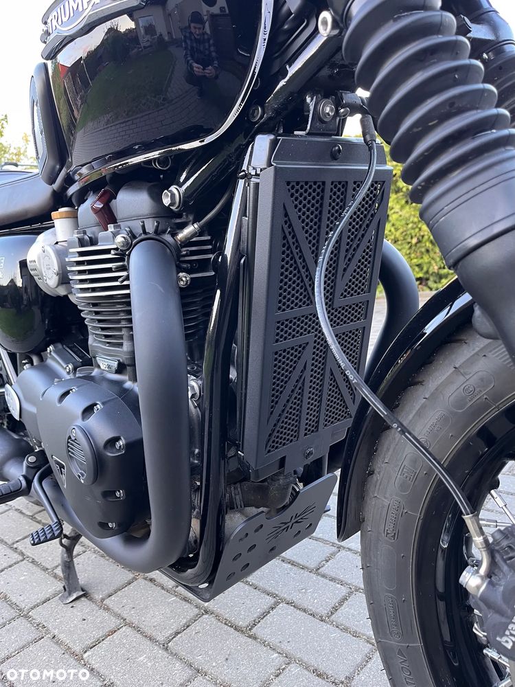 Triumph Bonneville - 8