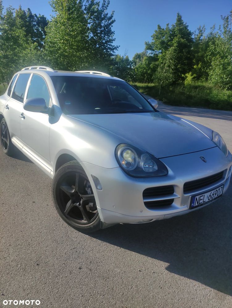 Porsche Cayenne - 1