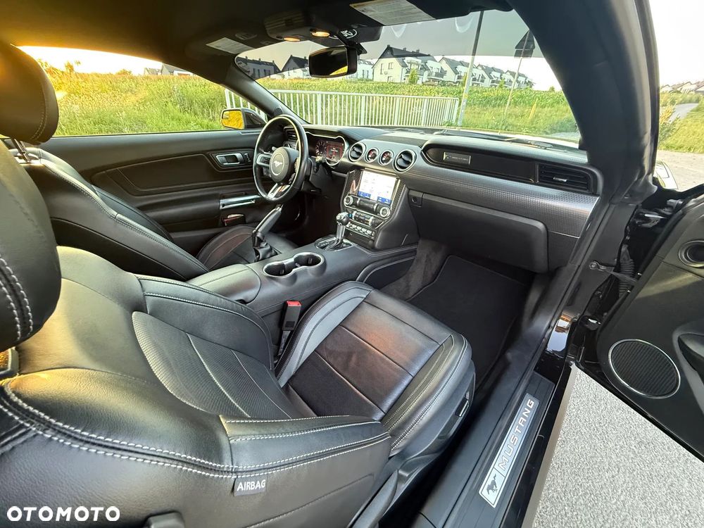 Ford Mustang - 25