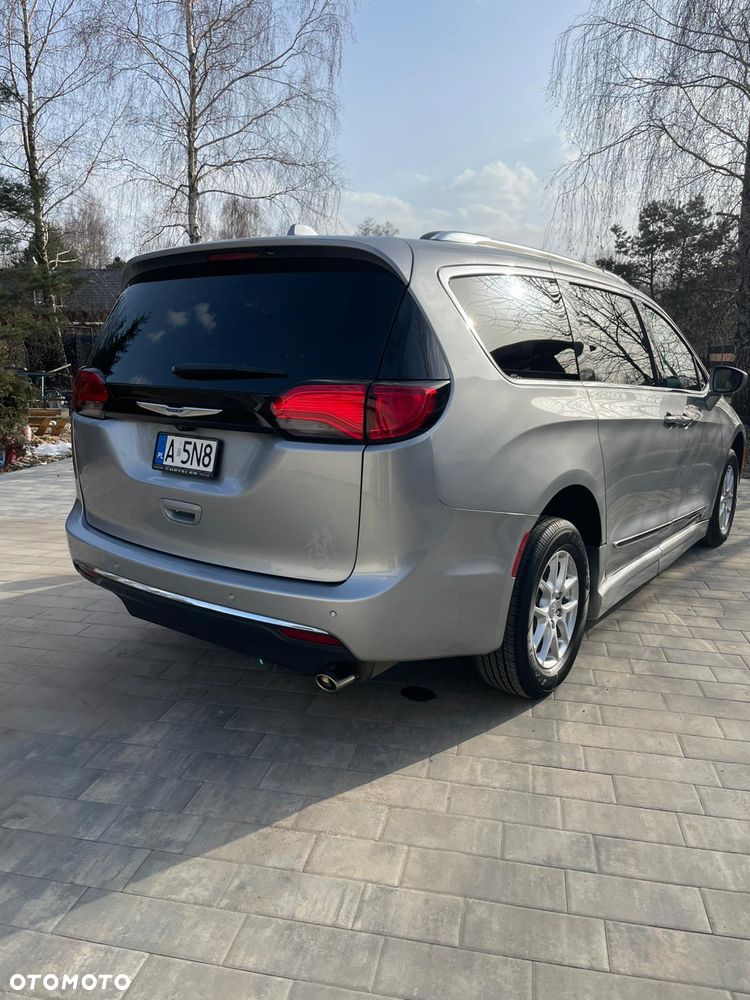 Chrysler Pacifica - 2