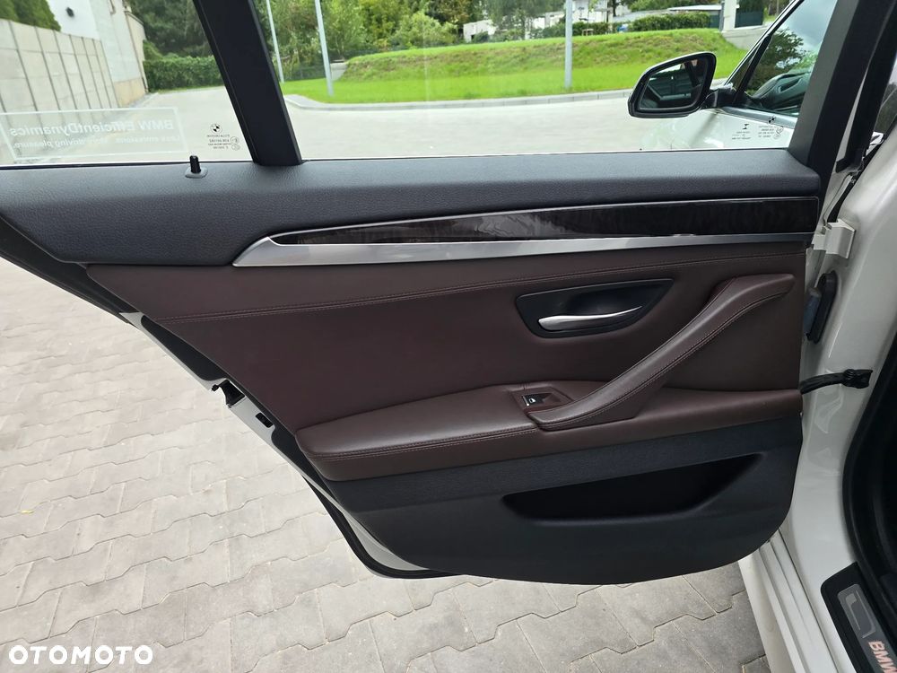 BMW Seria 5 535i xDrive Sport-Aut Luxury Line - 36