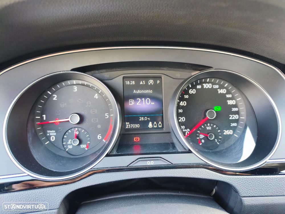 VW Passat 1.6 TDI Highline DSG - 18