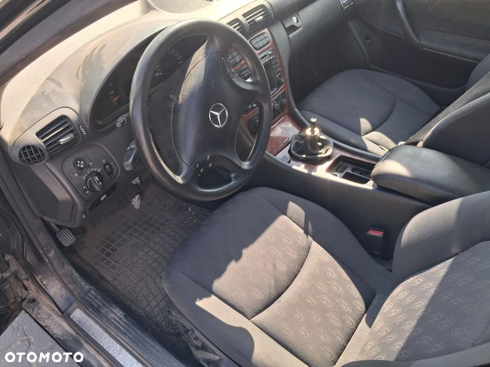 Mercedes C klasa W203 KOMBI silnik kompletny 1.8 Kompresor 143 KM OM271.946 271946 skrzynia biegów 716.628 drzwi maska klapa zderzak błotnik kolor czarny 040 lampa maglownica pompa wspomagania sprężarka dyfer wał napędowy półoś zwrotnica sterownik czujnik moduł wiązka przewód blenda szyba podszybie radio panel sterowania pompa pompka abs paliwa kierownica manetka włącznik fotel schowek zegary głośnik alternator rozrusznik cewka zbiorniczek sprężarka klimatyzacji klamka zamek zacisk hamulcowy mechanizm chłodnica pas przedni boczek lusterko silniczek sanki belka zawrotnica mcperson NA CZĘŚCI - 15