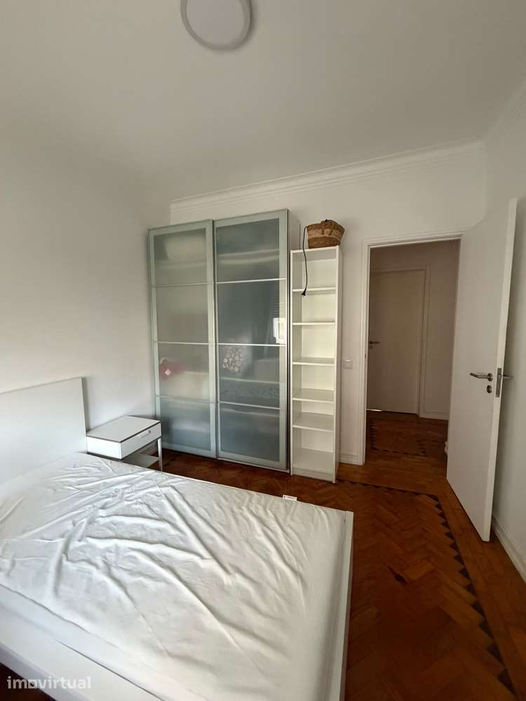 Quarto Meninas Estudante Sete Rios Lisboa Junto ao Metro - Grande imagem: 2/7