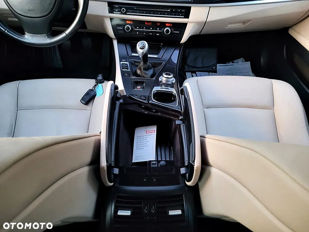 BMW Seria 5 520d Touring Luxury Line - 19