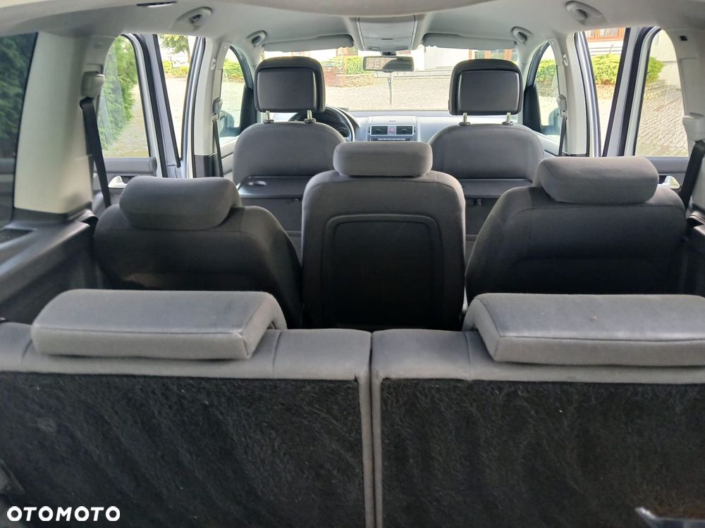 Volkswagen Touran - 35