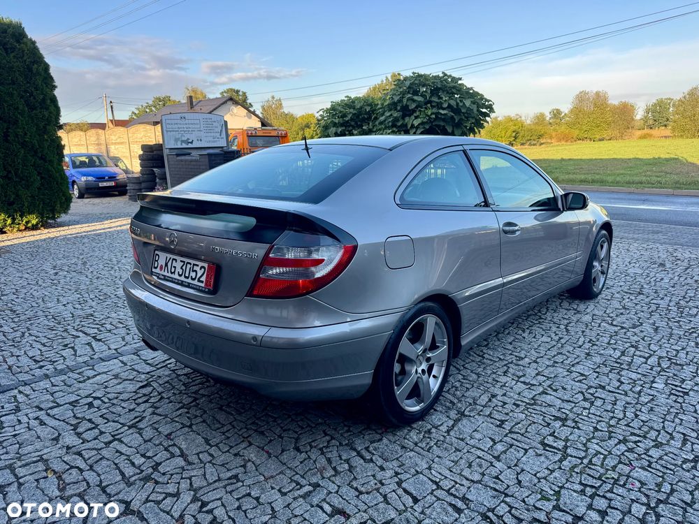 Mercedes-Benz C-Class 2004 photo 5