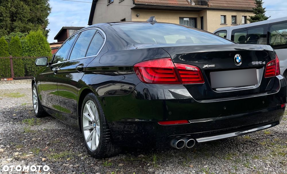 BMW Seria 5 525d xDrive - 4